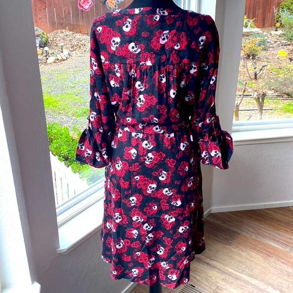 💀Beautiful skull & rose dress 🌹 - Picture 9 of 16